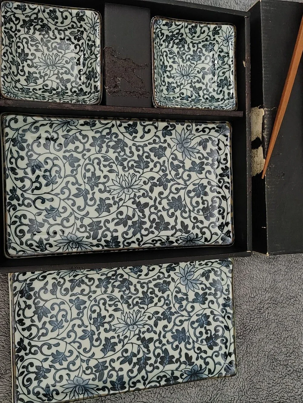 Kanesada 40Blue and White Floral Sushi Set with Wooden Chopsticks